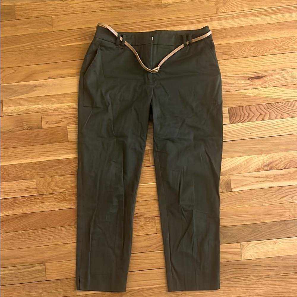 Stylish Women's Cropped Pants in Black